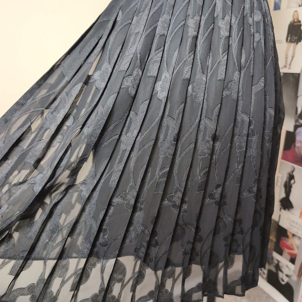 Black Pleated Vintage Floral Burnout Skirt - Picture 2 of 4